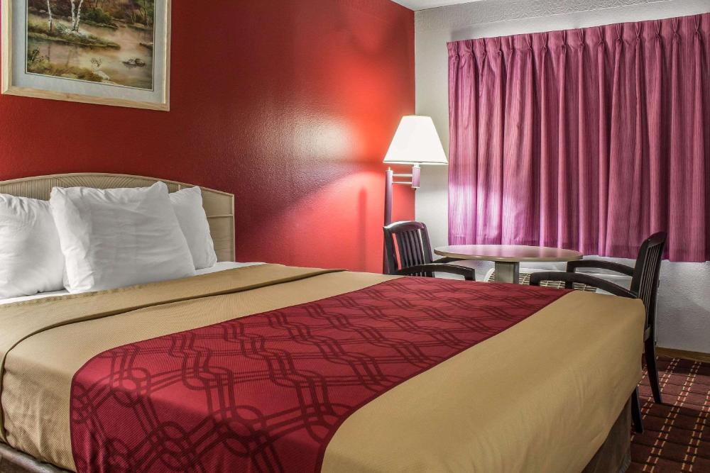 Queen Room with Two Queen Beds interior
